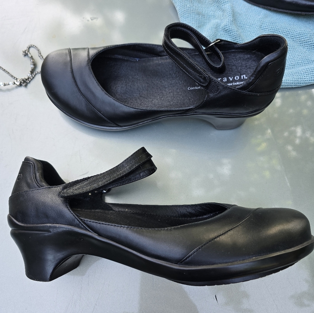ARAVON MAYA by New Balance. Black Leather, Maryjane, Low Heel shoes - 11B.